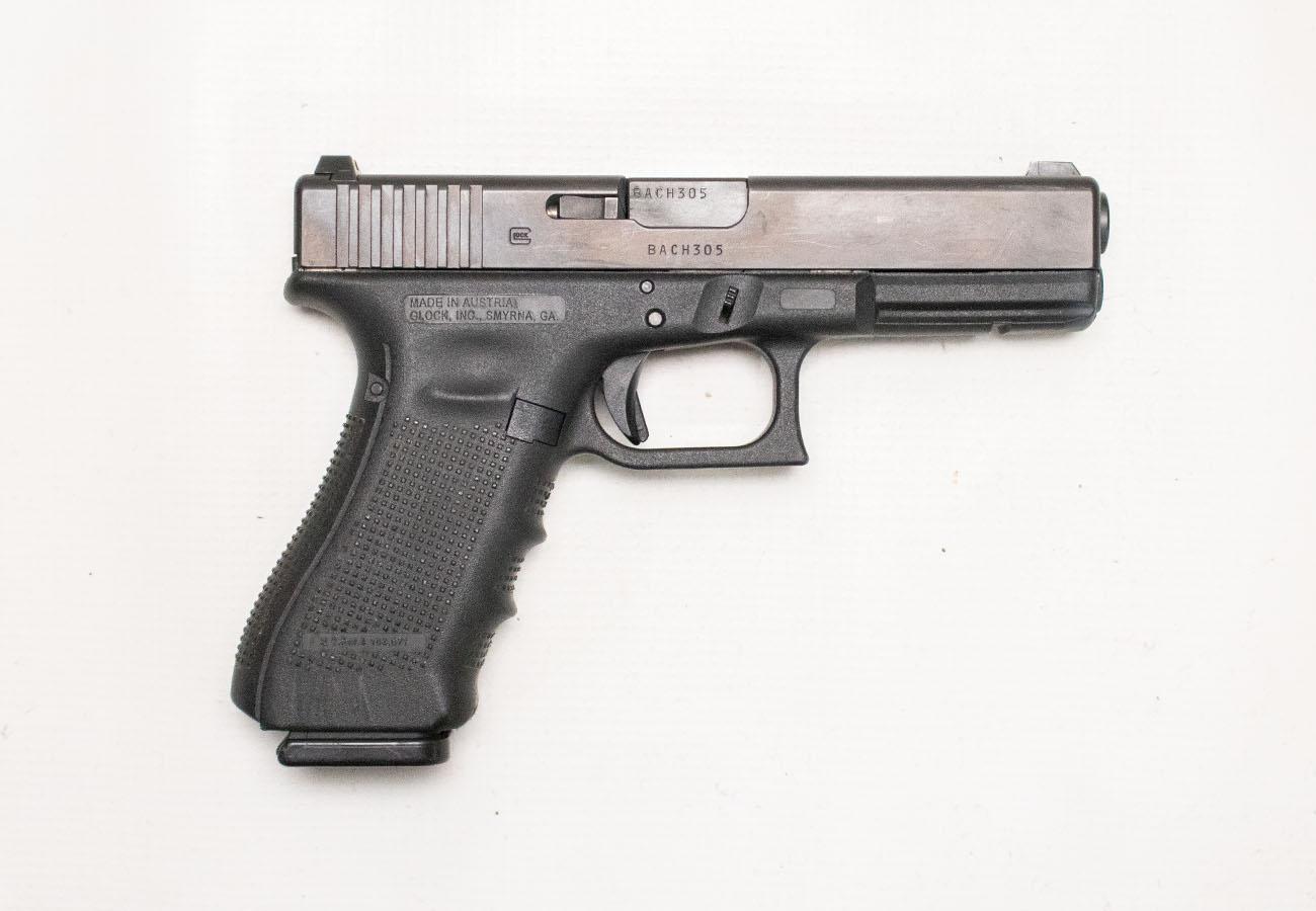GLOCK 17 Gen4 9mm Police Trade-In Semi-Auto Pistol with Two Magazines